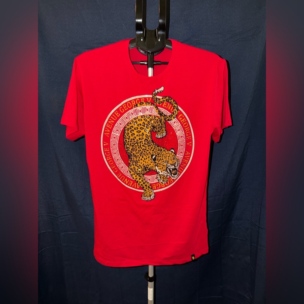 Avenue George V Paris Rhinestone Leopard Tee – Red Luxury Designer Shirt (XL)